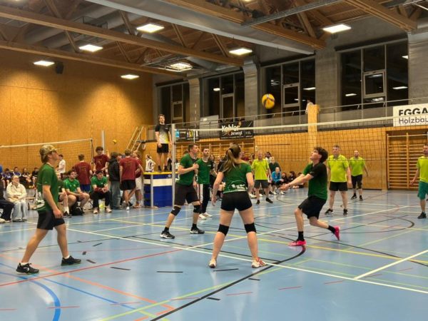 Vier Teams, ein Ziel: Spass an der Grabser Volleyballnacht
